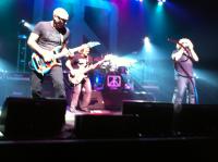 Chickenfoot rules Paris